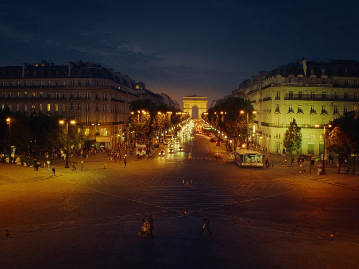 Avenue des Champs-Élysées au crépuscule, l'Arc de Triomphe au fond — siège de HESTRADE SAS, Paris 8ᵉ